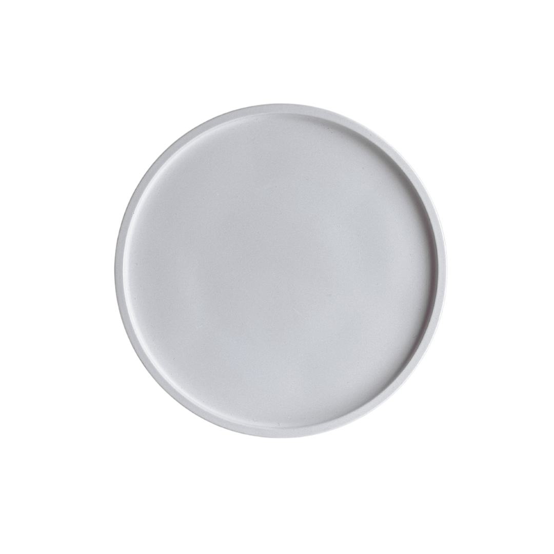 Handgemaakte ronde schaal van Limala in minimalistisch witte stijl