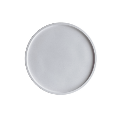 Handgemaakte ronde schaal van Limala in minimalistisch witte stijl