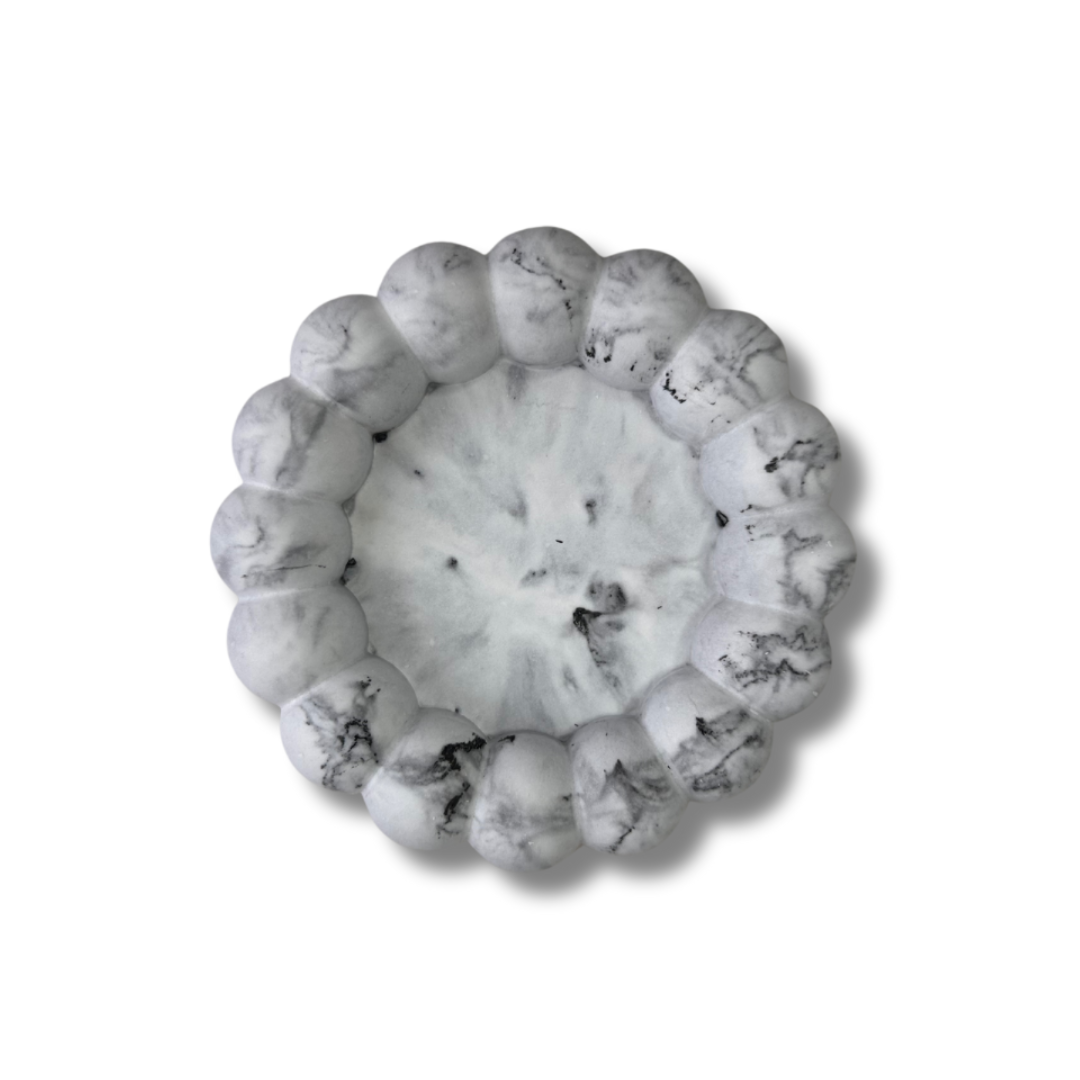 Handgemaakte bubbel onderzetter van Limala witte marmer look