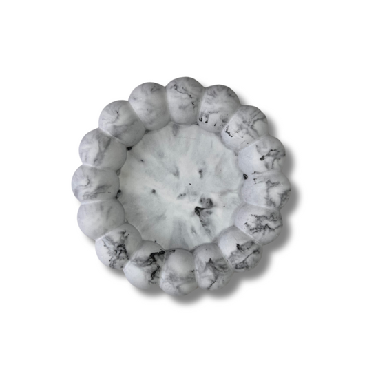 Handgemaakte bubbel onderzetter van Limala witte marmer look